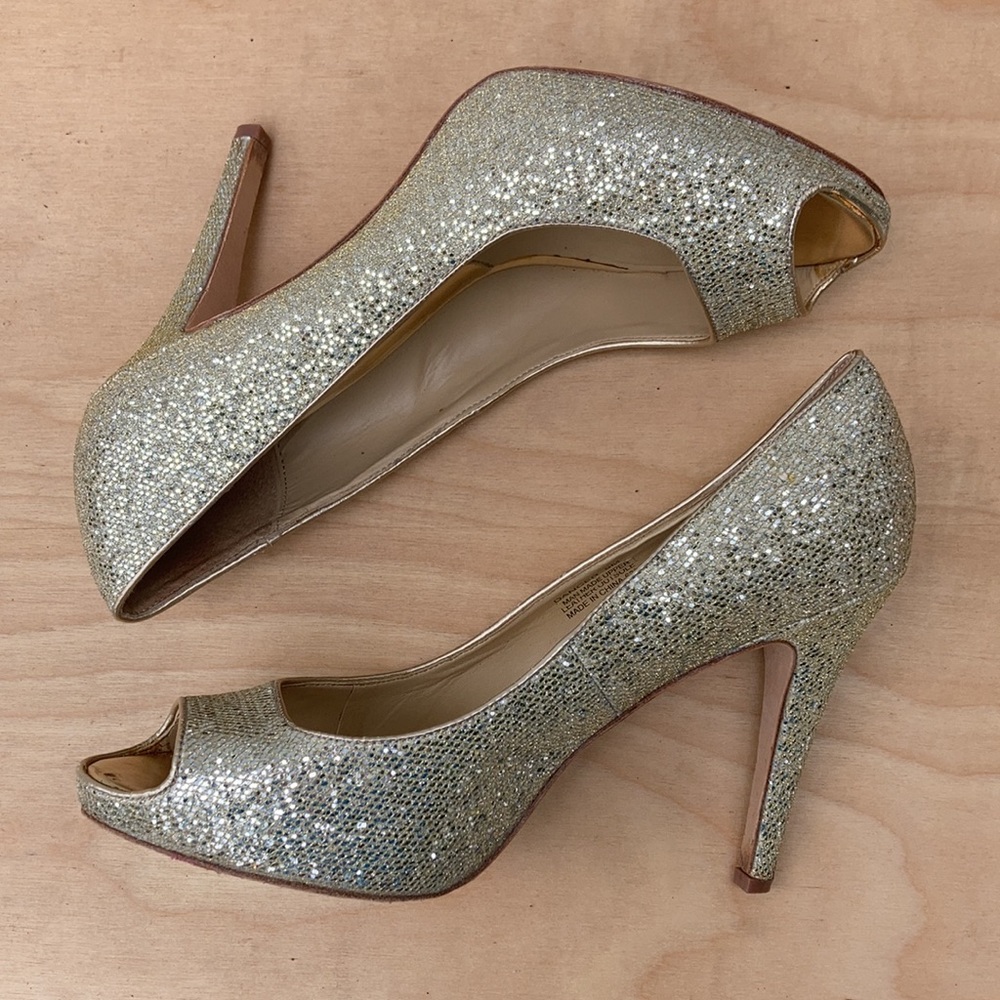 WHITE HOUSE BLACK MARKET Gold Glitter Dancer Peep Toe Heels/Pumps
